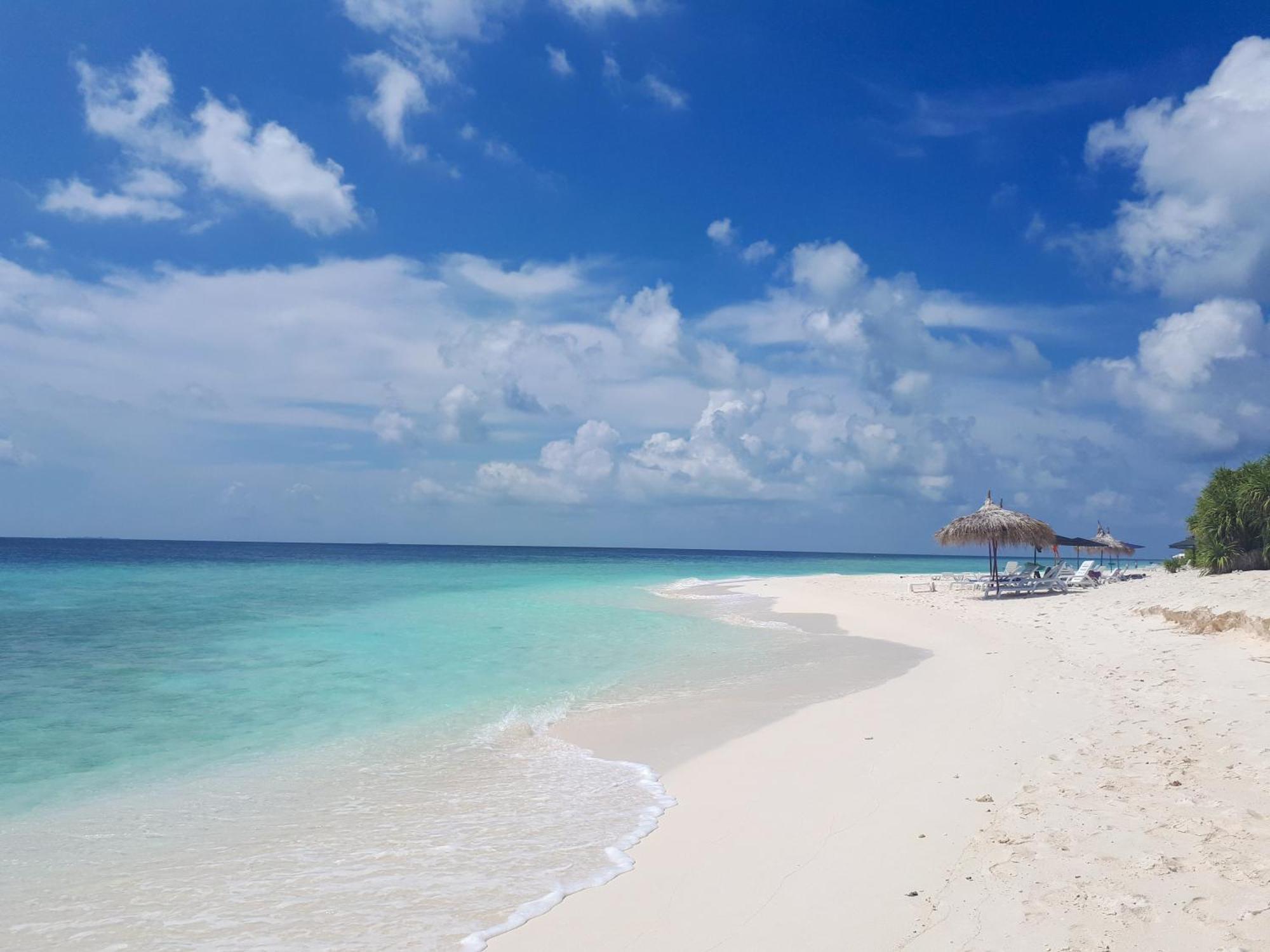 Ukulhas Villa Oceanview Hotel & Spa Exterior photo
