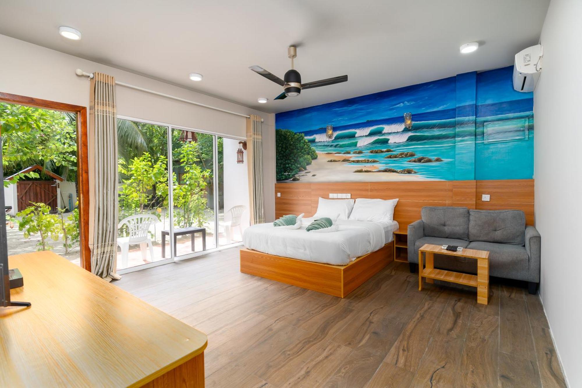Ukulhas Villa Oceanview Hotel & Spa Exterior photo